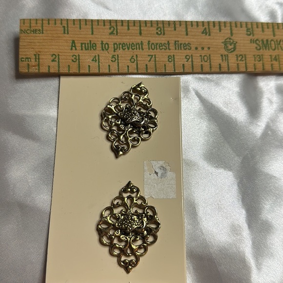 Gold Filagree Shoe Clips- Dress Up Your Pumps! - Picture 2 of 4